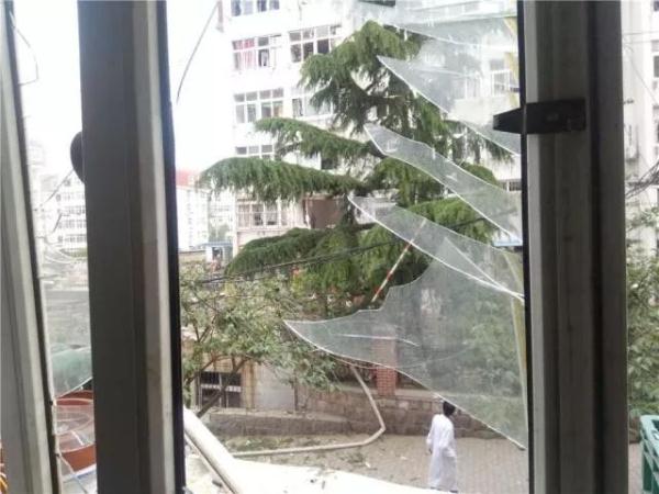 突發(fā)！青島一居民樓發(fā)生爆燃！已造1人死亡，7人受傷！3公里外有震感…