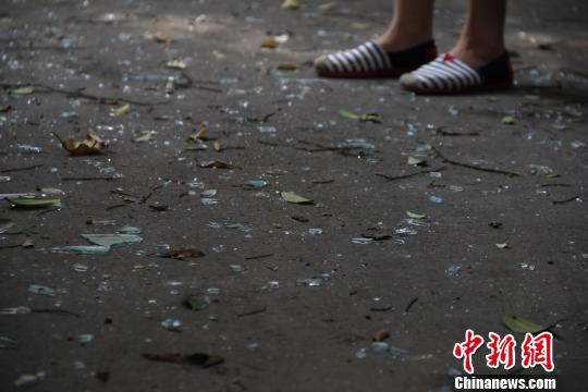 圖為煤氣爆燃民房。 朱柳融 攝